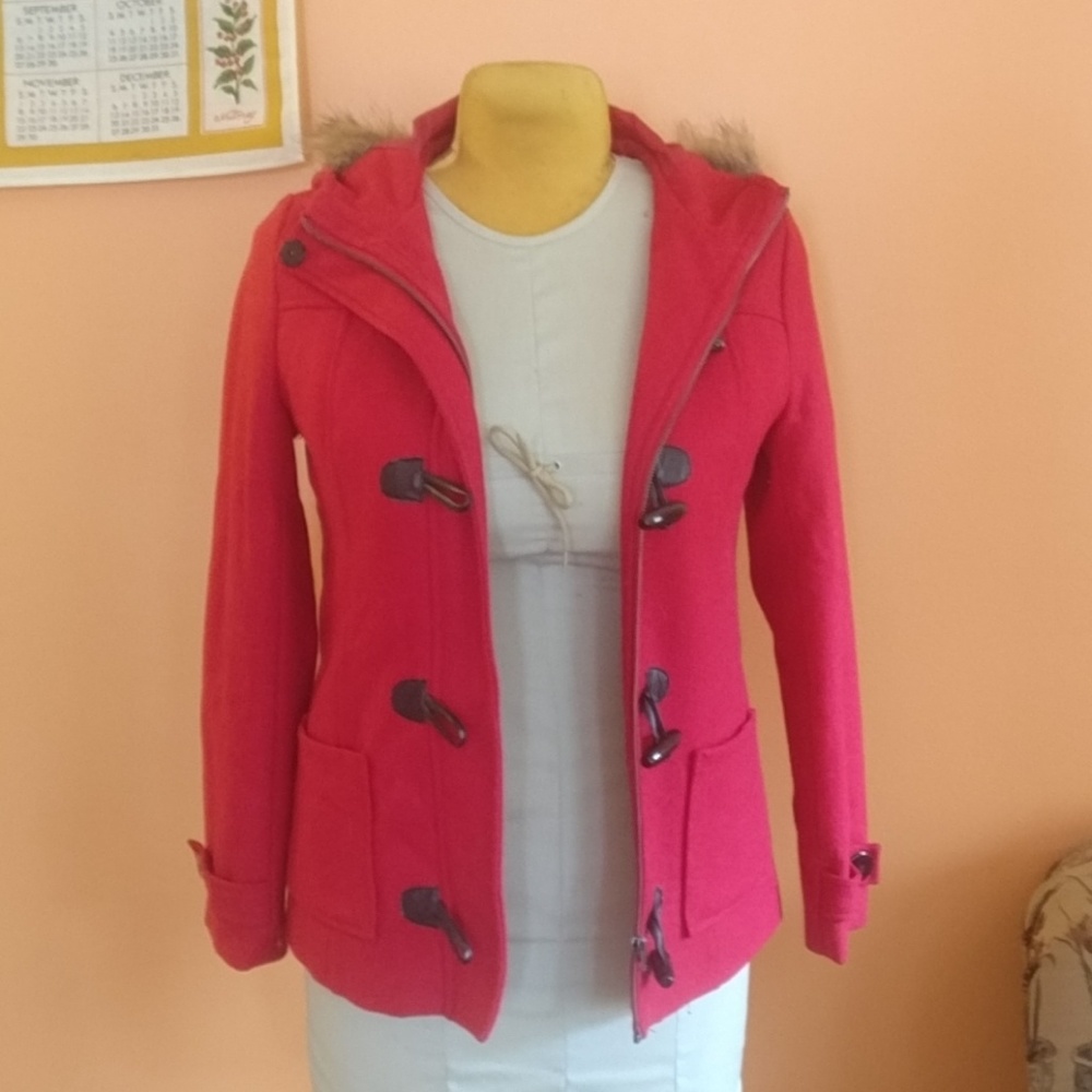 Forever 21 Scandinavian style red fur trim coat L